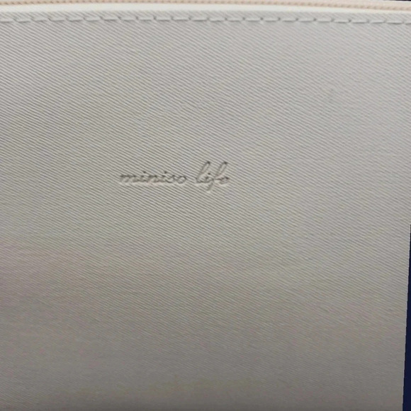 Miniso life simple cosmetic bag color beige - Picture 3 of 9